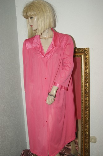 Vanity fair nylon negligee - ,